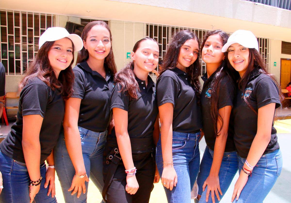 Fabiana Jaimes, Isabella Gutiérrez, Salomé Grandett, María Paula Pereira, Daniela Serrano y Milena Pineda.