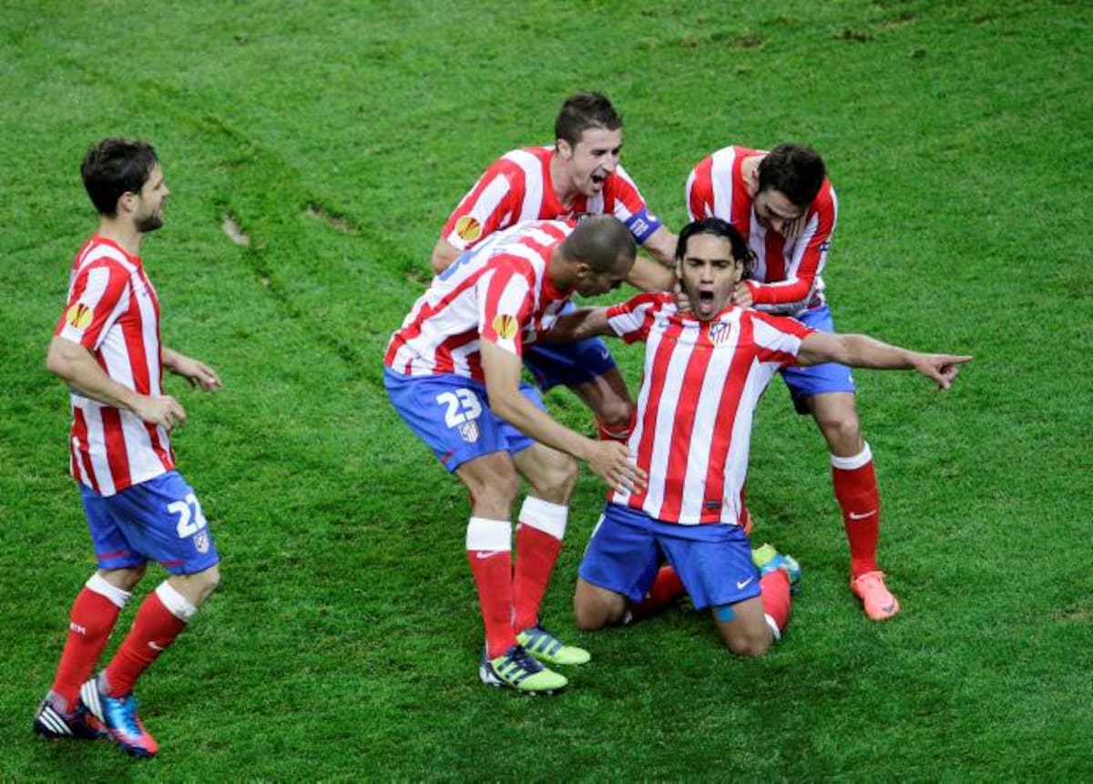 Falcao García sigue rompiendo redes en Europa. Todos hablan del Tigre. AP
