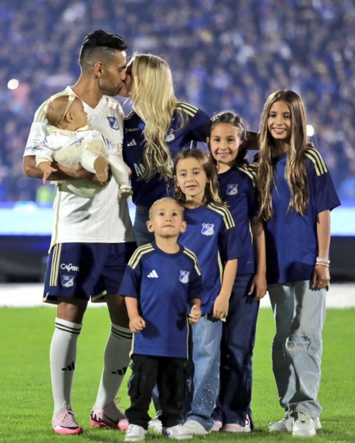 Falcao y Lorelei Tarón residen en Bogotá junto a sus cinco hijos. //Foto: IG @loreleitaron