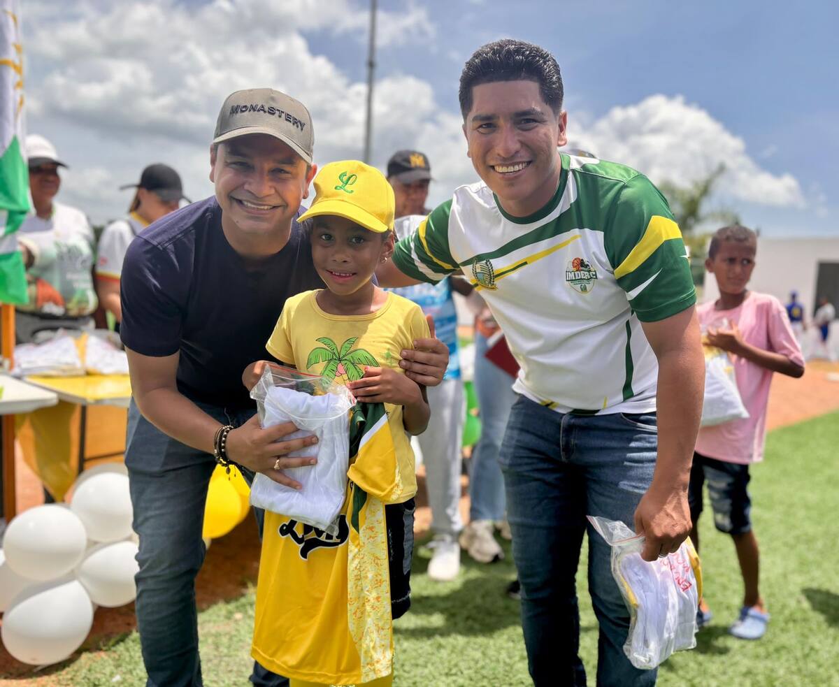 Las familias sonrieron en la inauguración del nuevo estadio. //Cortesía