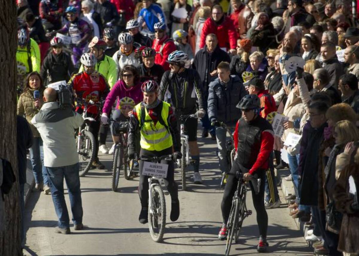 "Todos somos Alberto", mostraron las pancartas de los fanáticos de Alberto Contador. AFP