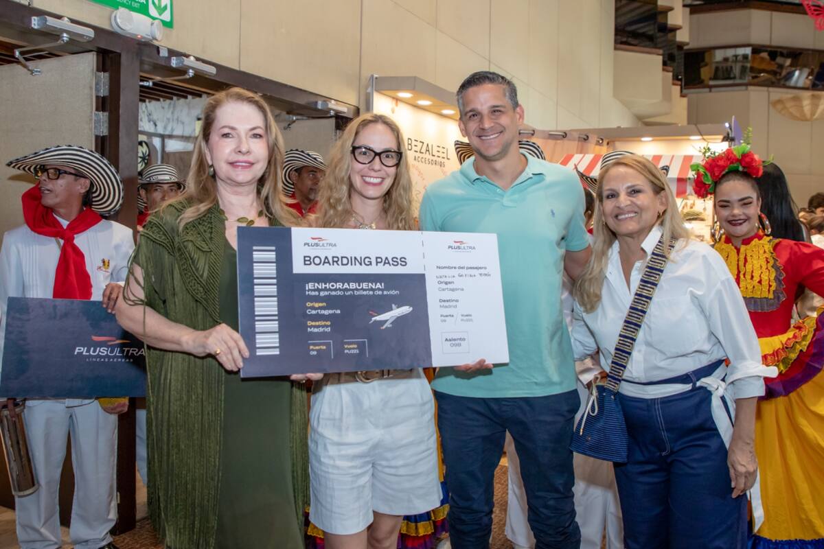 Chica Morales, Natalia Gaviria, Alex Lozano y Silvia Moreno de Natalia Gaviria Tobón.