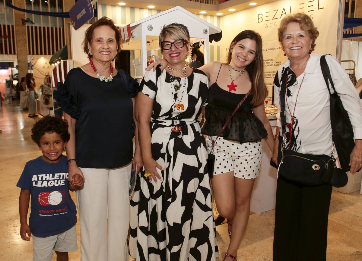 Santiago Carrasquilla, Isabel de Carrasquilla, Mónica Cuenca, María José Ruiz y Tatel Pacheco.