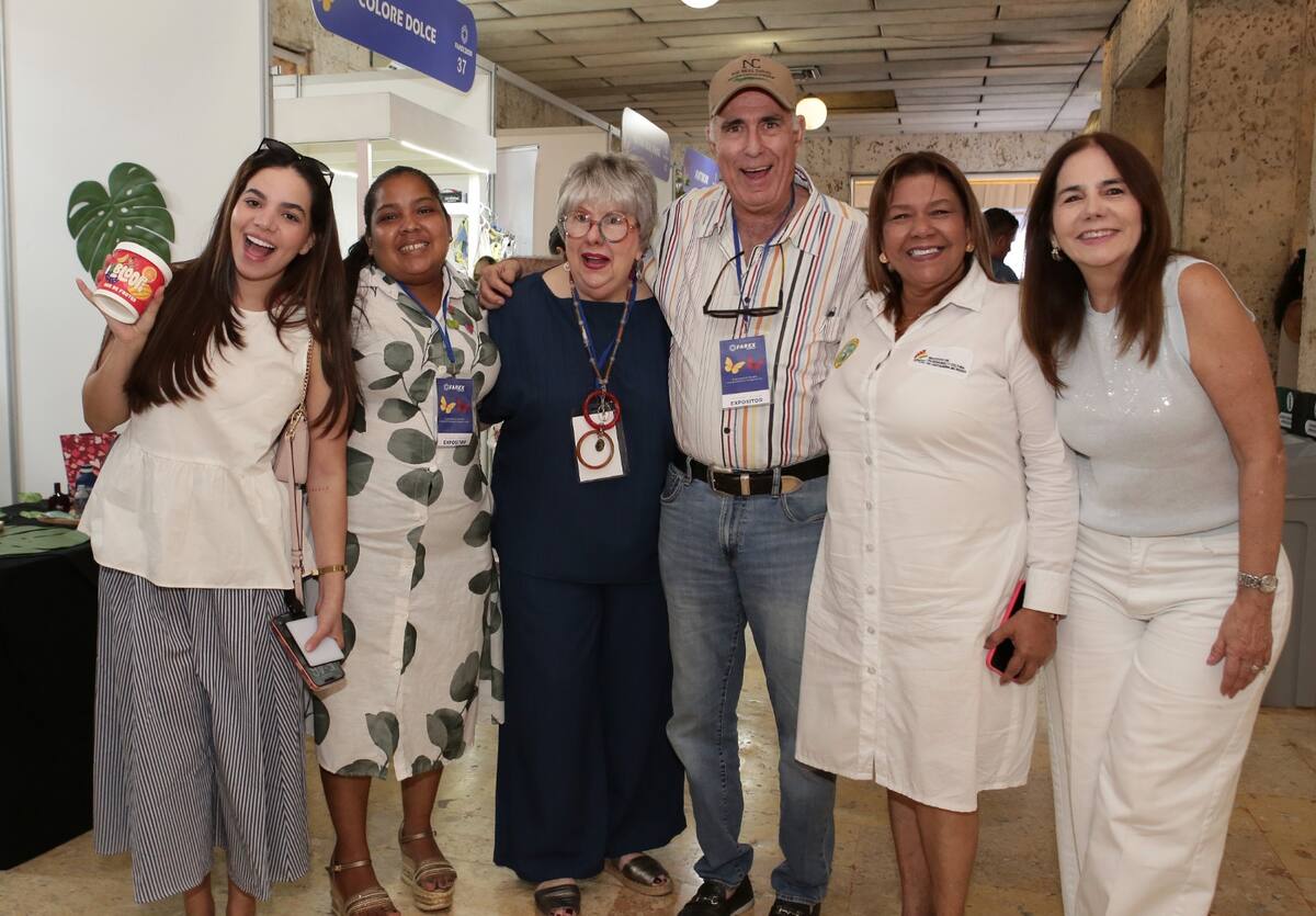 Andrea Acero, Cindy Cárdenas, Alcira Morales, Manuel Núñez, María Bernarda Palomino y Chechy Carbonell.
