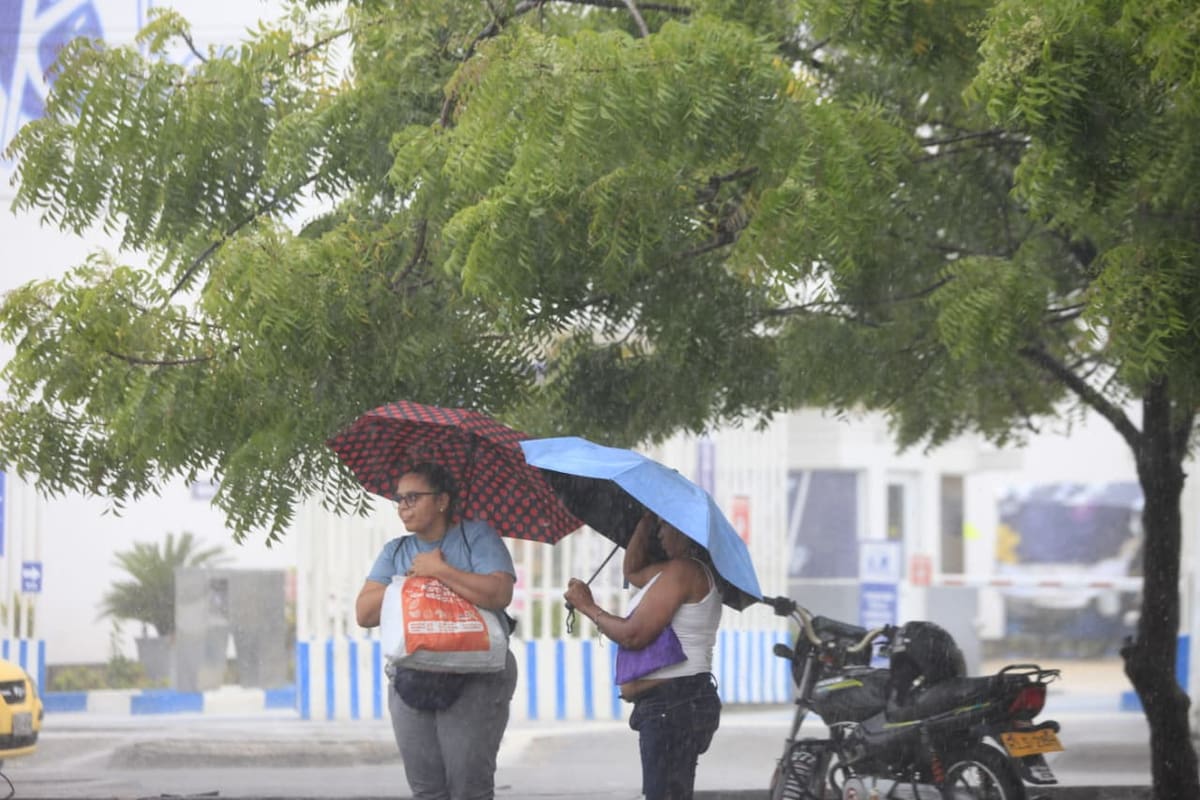Febrero inicia con fuertes lluvias y oleaje en Cartagena. // Foto: Óscar Díaz - El Universal