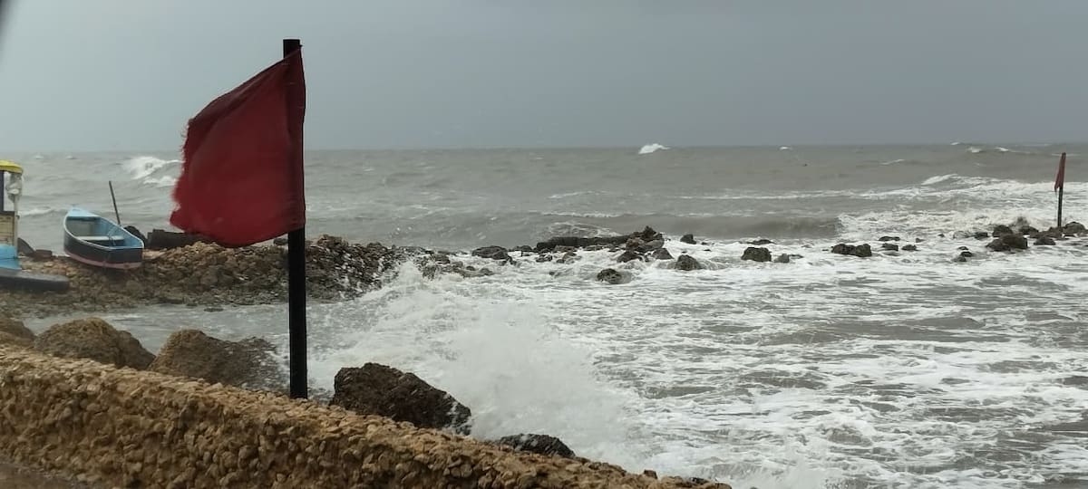 Febrero inicia con fuertes lluvias y oleaje en Cartagena. // Foto: Óscar Díaz - El Universal