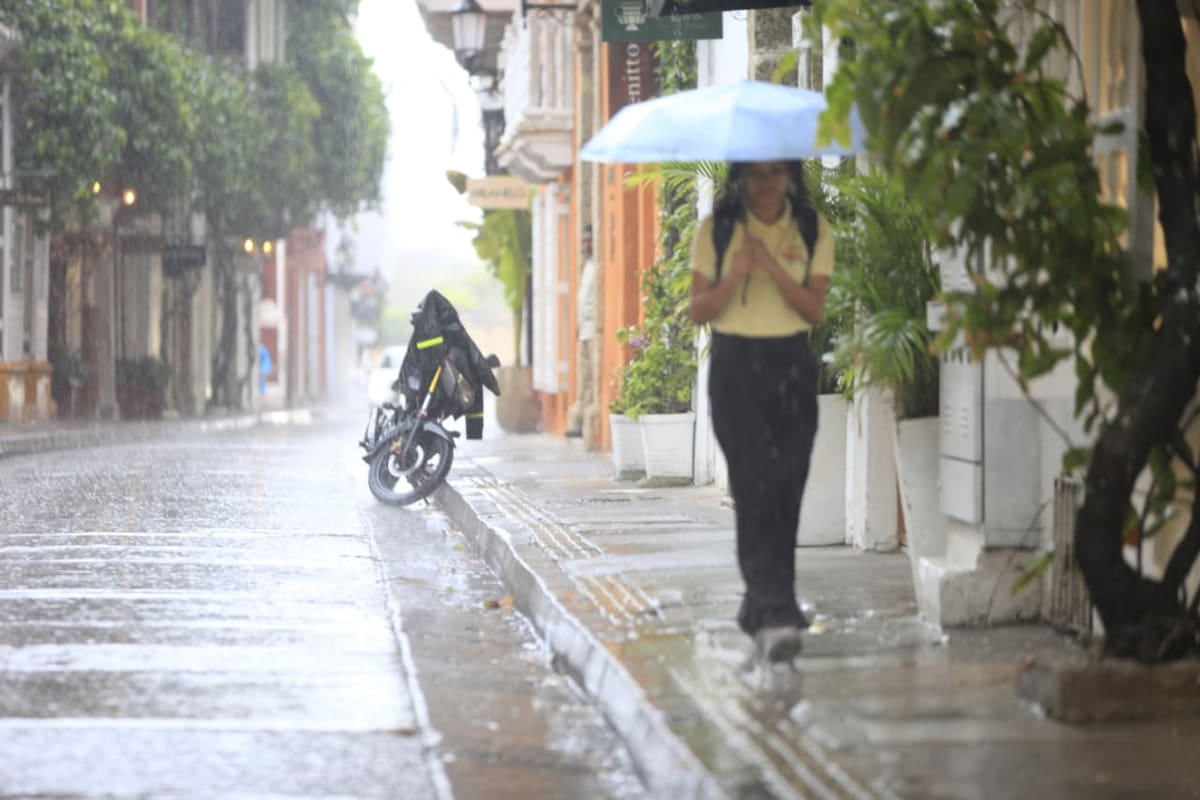 Febrero inicia con fuertes lluvias y oleaje en Cartagena. // Foto: Óscar Díaz - El Universal
