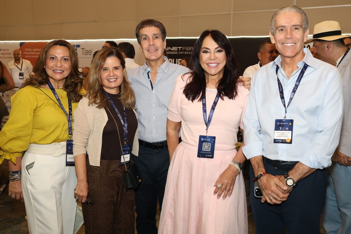 Lina Uribe, Lyda Julia, Fernando Cepeda, Mayra Rodríguez y Álvaro Cepeda.