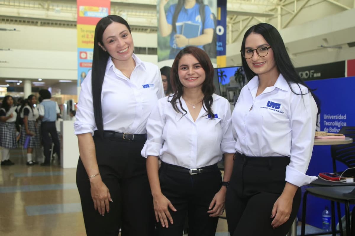 Luz Celeste Villegas, María Katalina Mayoriano y Angie Peláez Giraldo.