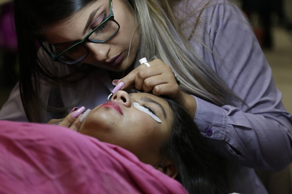 Invima emite alerta por reconocido producto de maquillaje: pide suspender su uso