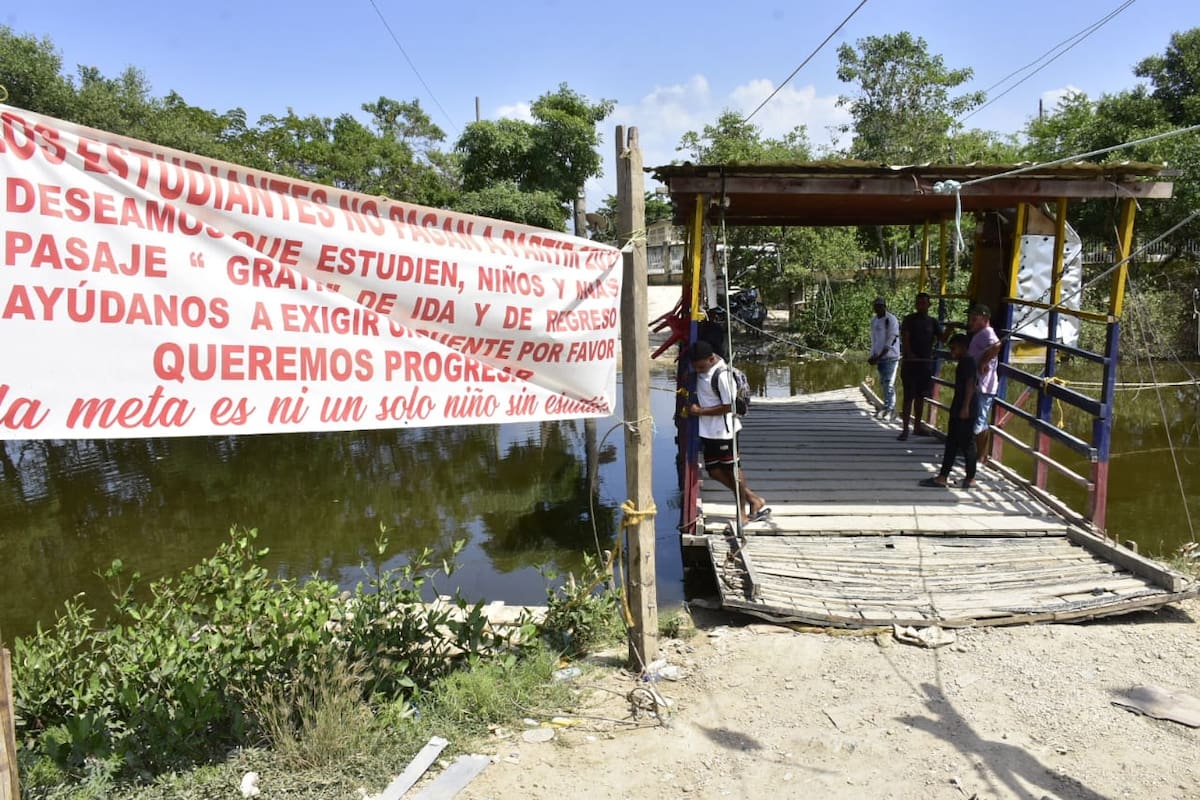 Así luce el ferry artesanal que conecta a las comunidades de Nuevo Paraíso y El Pozón.// Foto: Javier García - El Universal
