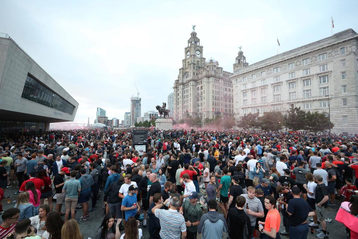 El Liverpool pide a sus aficionados que no celebren en las calles en grupo