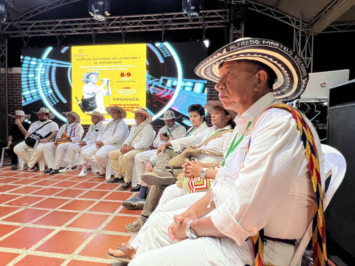 Los participantes previo a su participación en la final del XVIII Festival de la Décima Improvisada que se realizó el fin de semana en Campo de la Cruz, Atlántico.//Cortesía Gobernación del Atlántico.