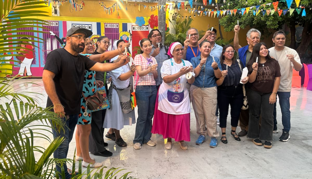 Una de las matronas de los tradicionales dulces de alfeñique hizo una muestro a los periodistas cómo se hace ese dulce de la tradición ancestral de Cali y Valle del Cauca.//El Universal.