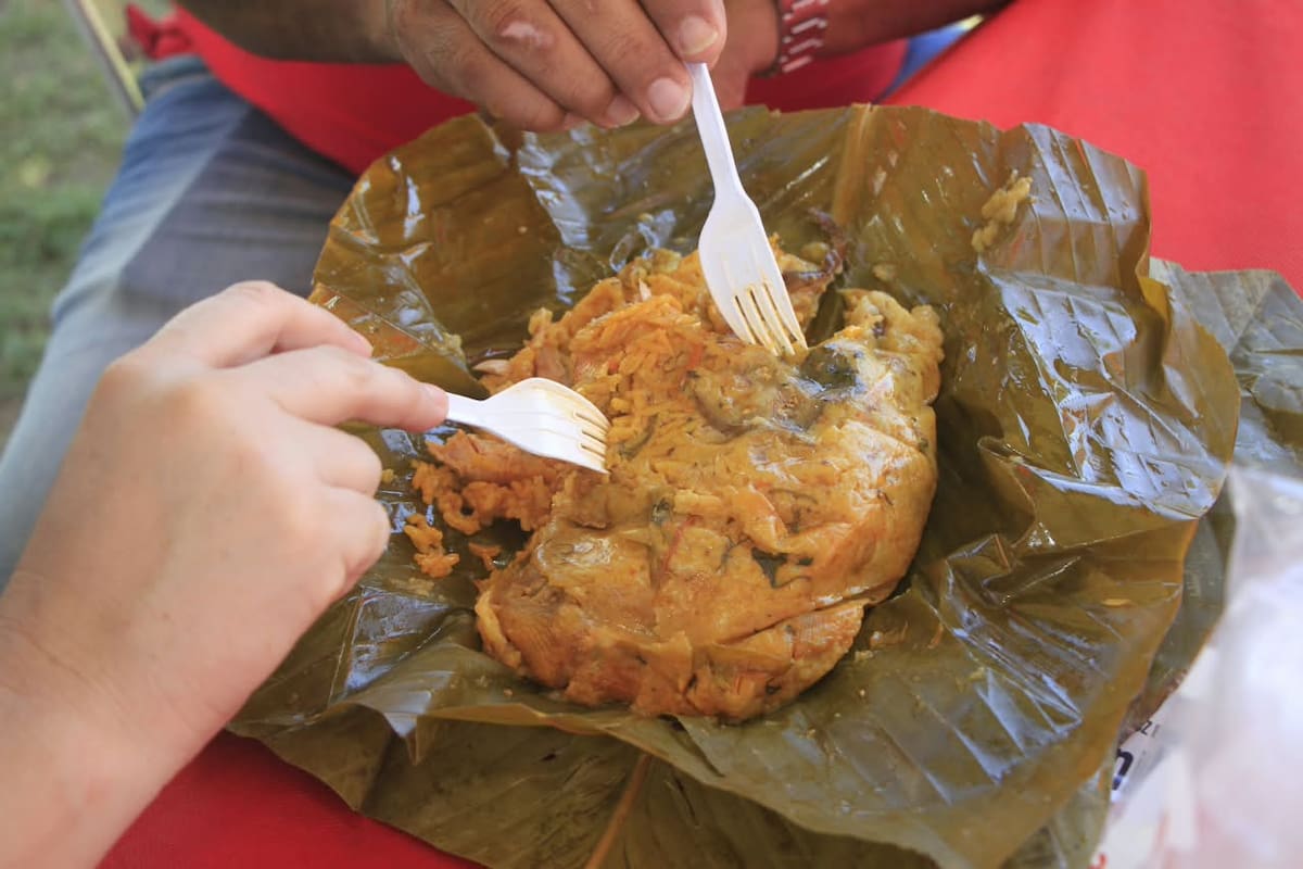 En el Festival del Pastel, en Arjona, tienen a disposición manjares de pollo, de cerdo, combinados (pollo con cerdo), pasteles innovadores, de carne salada, de pavo, de gallina criolla, de pato, entre otros. // Foto: Julio Castaño.