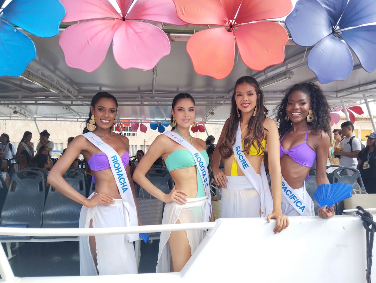 Las 31 aspirantes al Concurso Nacional de Belleza (CNB) junto a las 31 al Reinado Popular. //Foto: Óscar Díaz - El Universal.