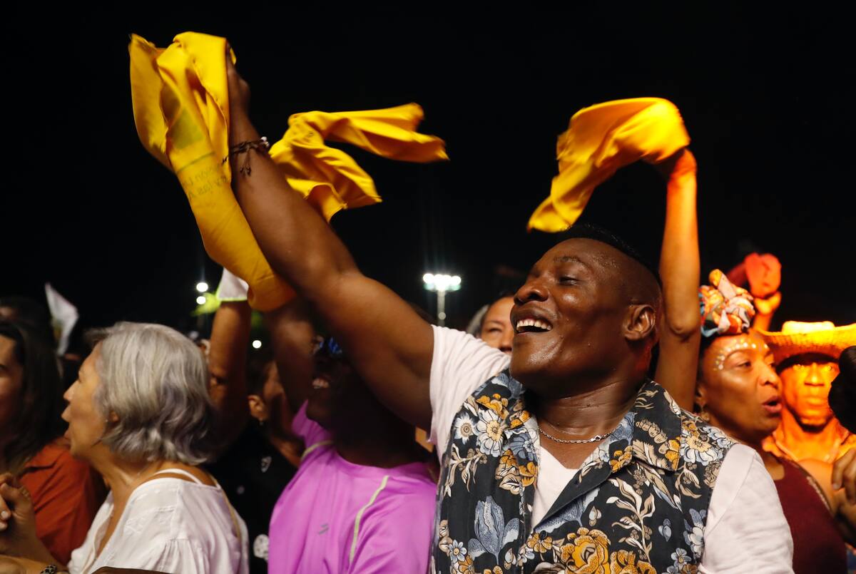 El publico disfruta de la fiesta de lo afro y de la música del Pacífico. //Foto: EFE