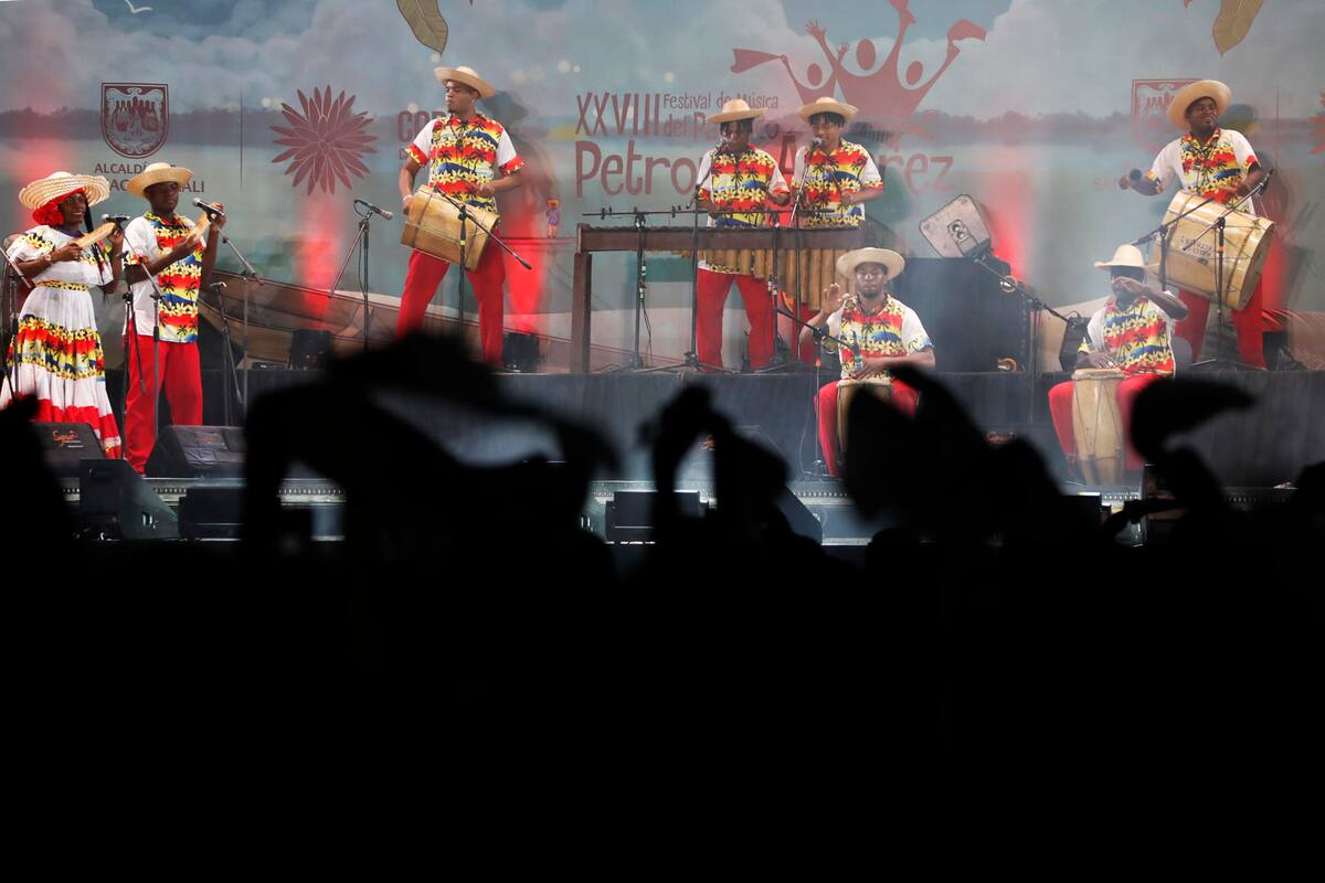 Músicos se presenta durante el inicio del Festival Petronio Álvarez, en Cali (Colombia). La fiesta de lo afro y de la música del Pacífico. //Foto: EFE