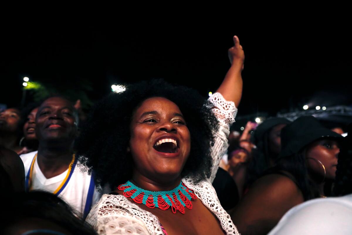 El publico disfruta de la fiesta de lo afro y de la música del Pacífico. //Foto: EFE