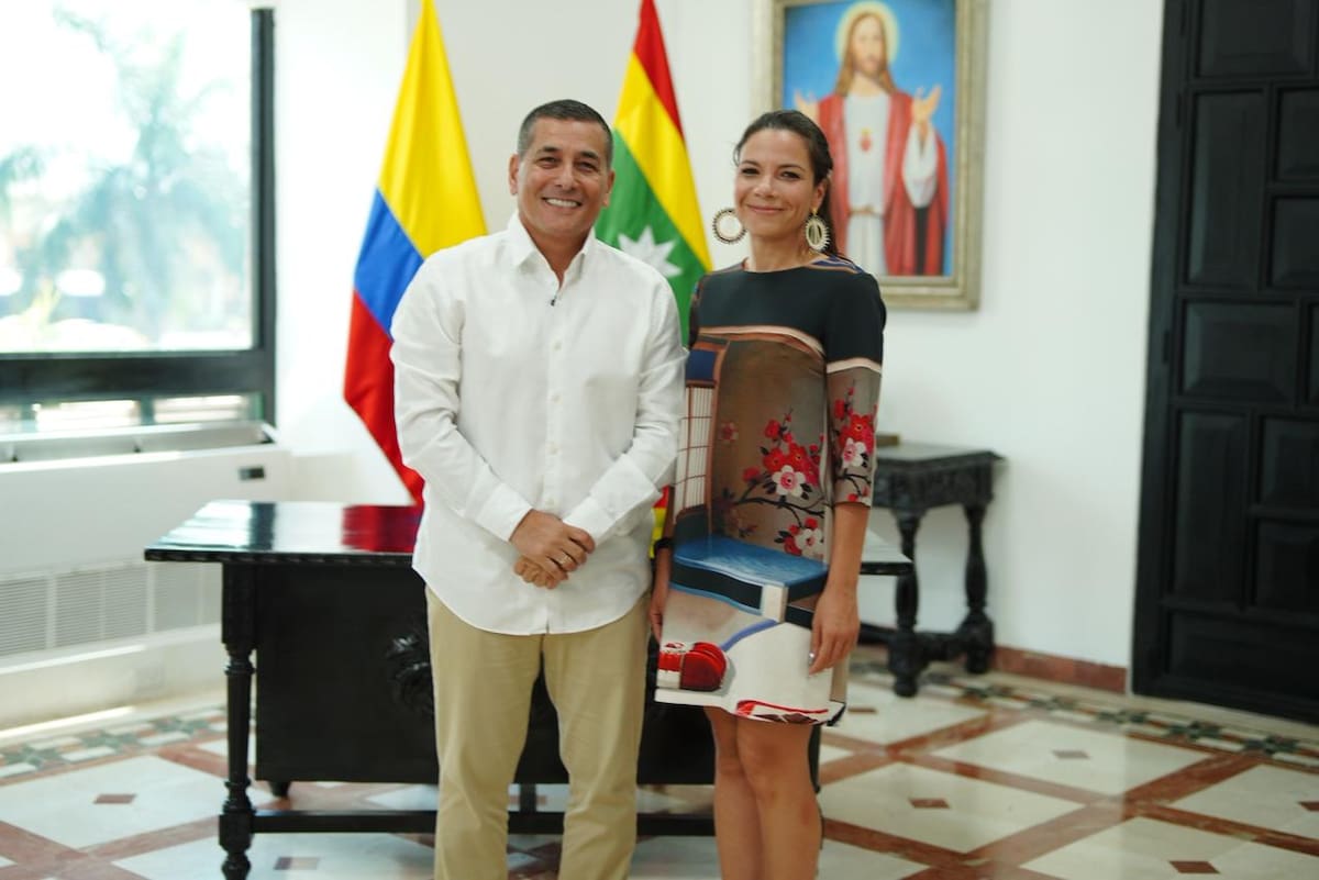 El alcalde de Cartagena, Dumek Turbay Paz; junto con la directora del Festival Internacional de Cine de Cartagena de Indias (FICCI), Margarita Díaz; hablaron sobre la idea de realizar el festival en la Plaza de Variedades. // Foto: Cortesía - Alcaldía de Cartagena.