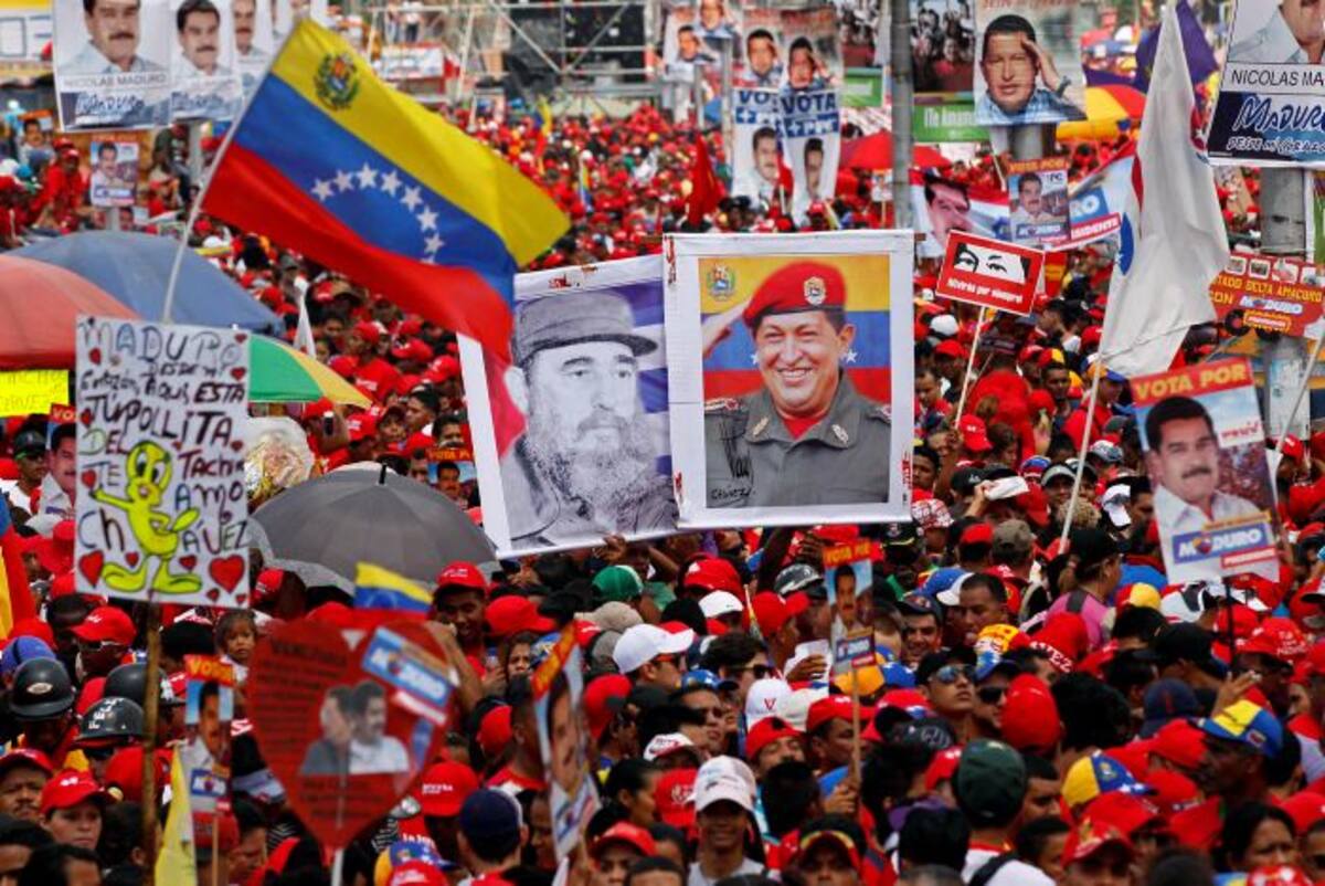 Hugo Chávez consideraba al líder cubano Fidel Castro como su "padre político". AP Ariana Cubillos