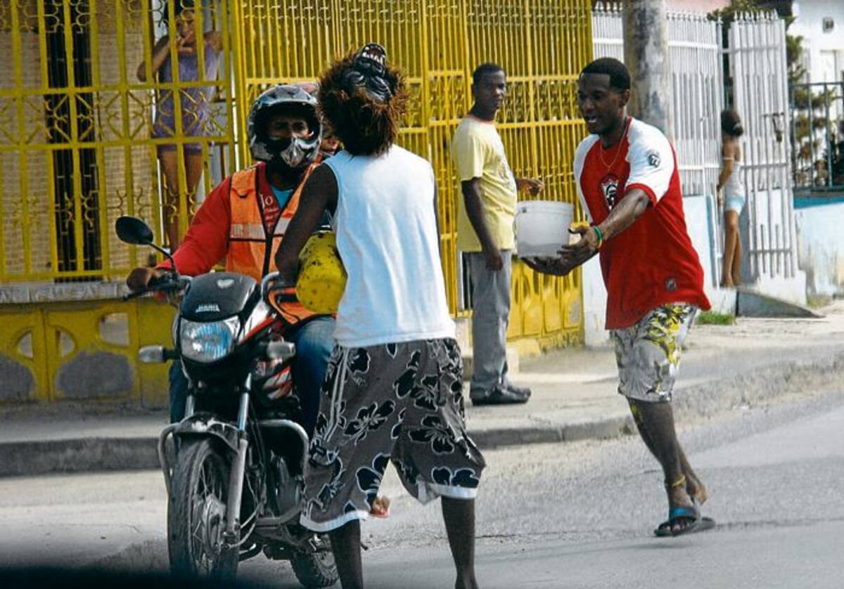 Los retenes ilegales atemorizan a los ciudadanos quienes pierden sus pertenencias y son violentados por jóvenes y adultos en los barrios de Cartagena.