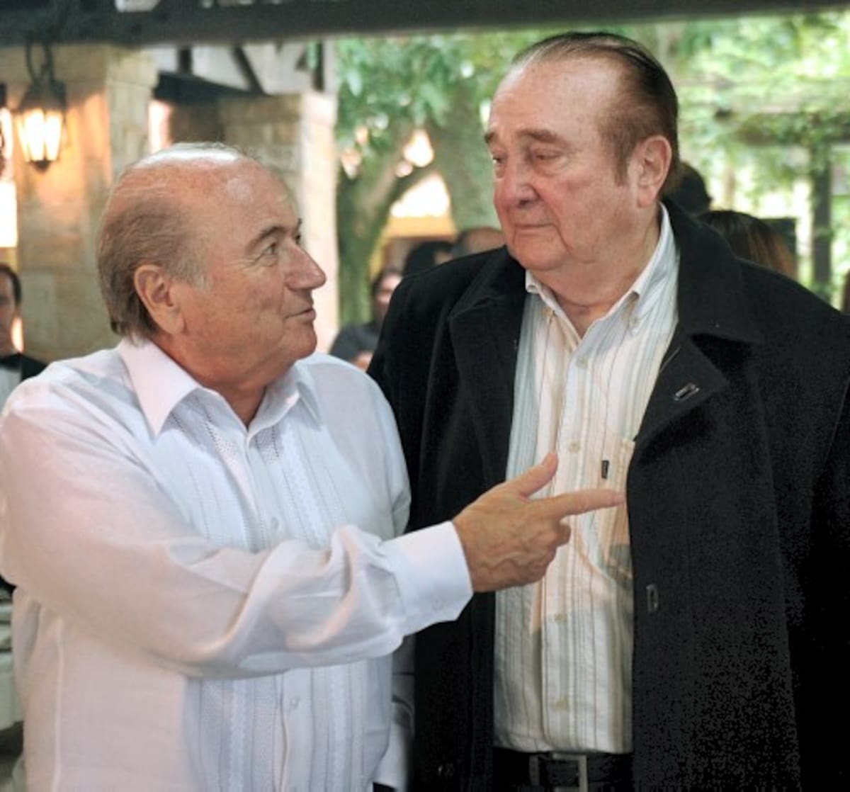 Nicolás Leoz y Joseph Blateer. AFP