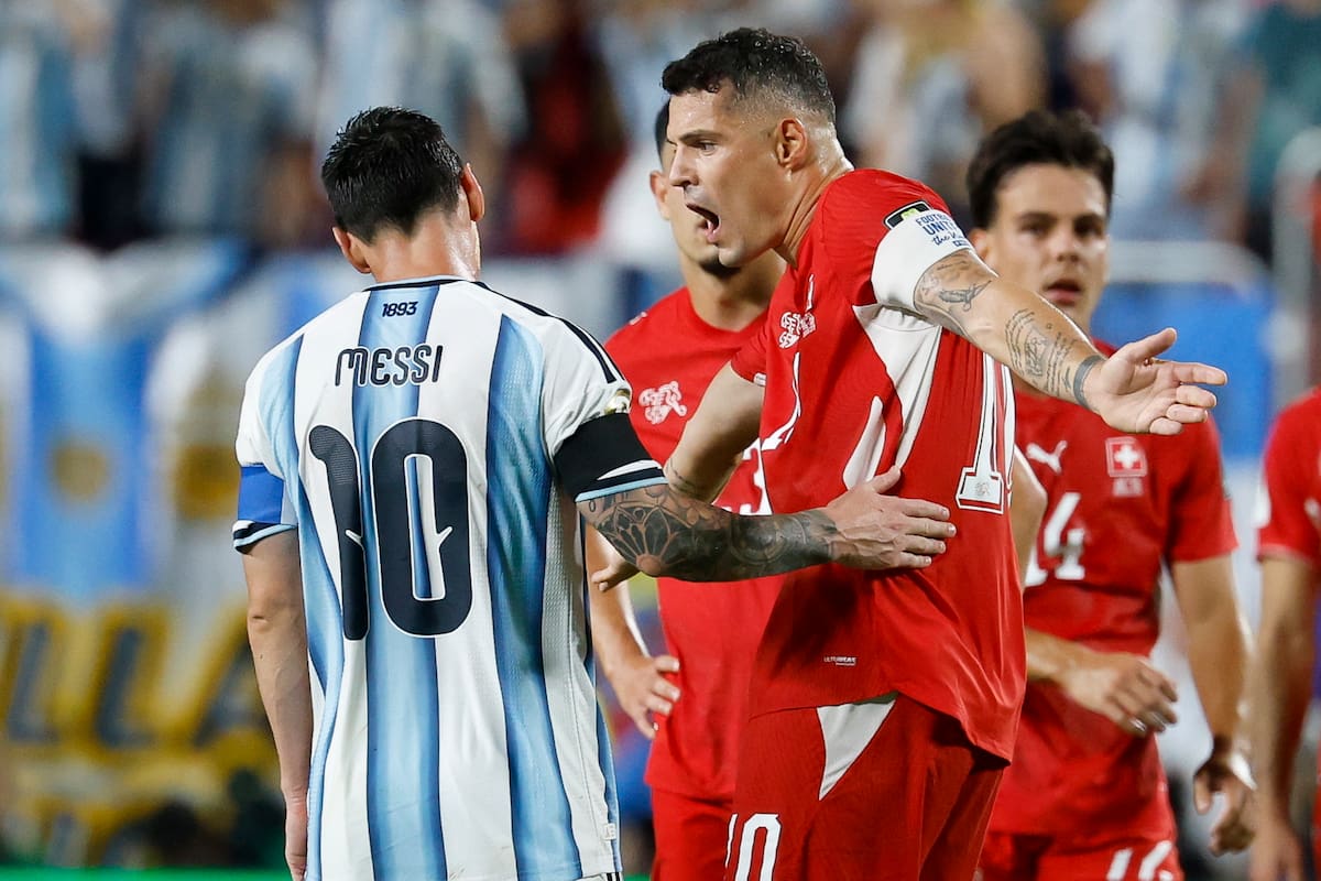 Futbolista es apartado de su selección por falsificar certificado de vacunación contra el covid-19
