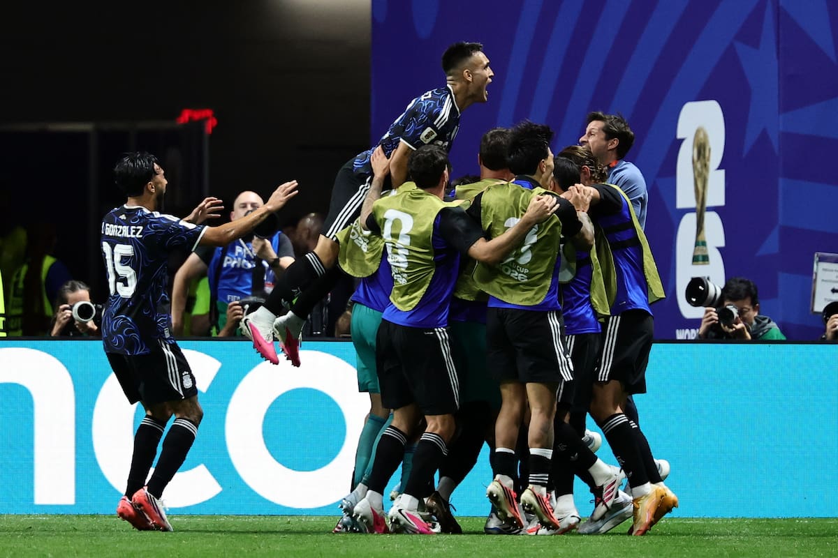 Argentina derrotó a Inglaterra en las semifinales del Mundial. //Foto, EFE: RONALD WITTEK