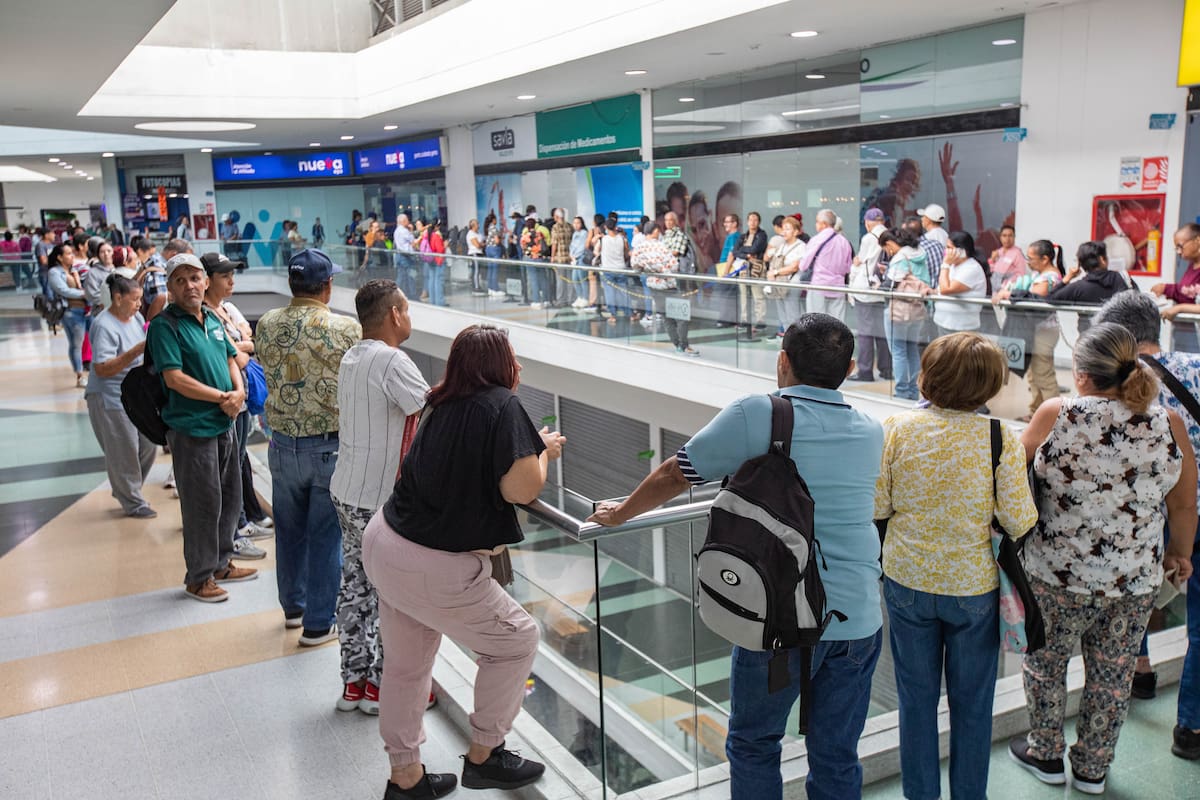 Los equipos técnicos verificaron los tiempos de entrega, las condiciones del servicio y los reportes de medicamentos pendientes. // Foto: Colprensa - El Colombiano (ilustración)