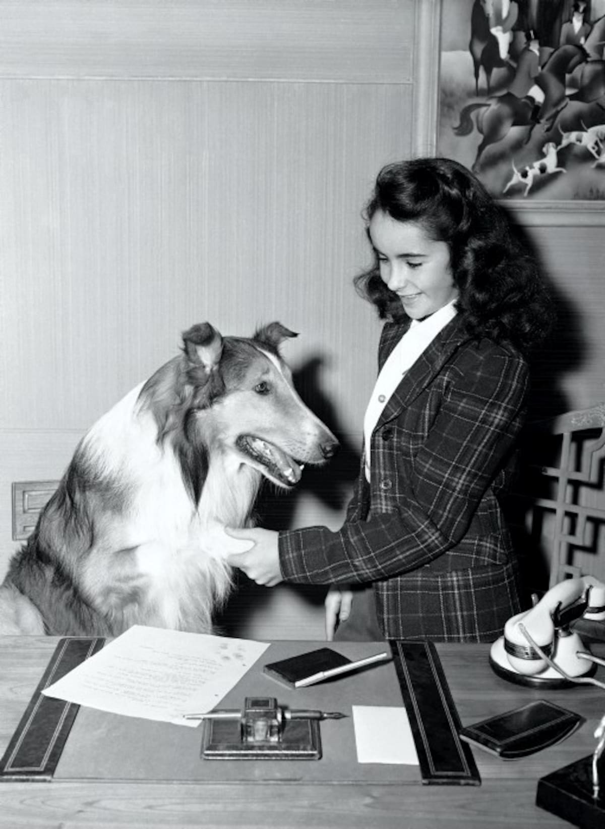 En 1943, Elizabeth Taylor con 11 años en "Lassie Comes Home" en Los Ángeles. AP