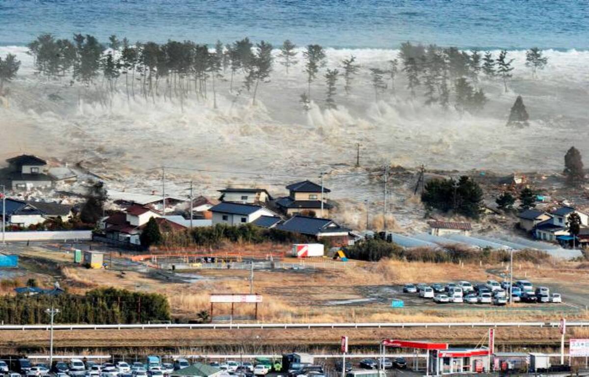 En el sismo de 11 de marzo de 2011, de magnitud 9, olas de 15 metros arrasaron las regiones costeras del noreste de Japón AP