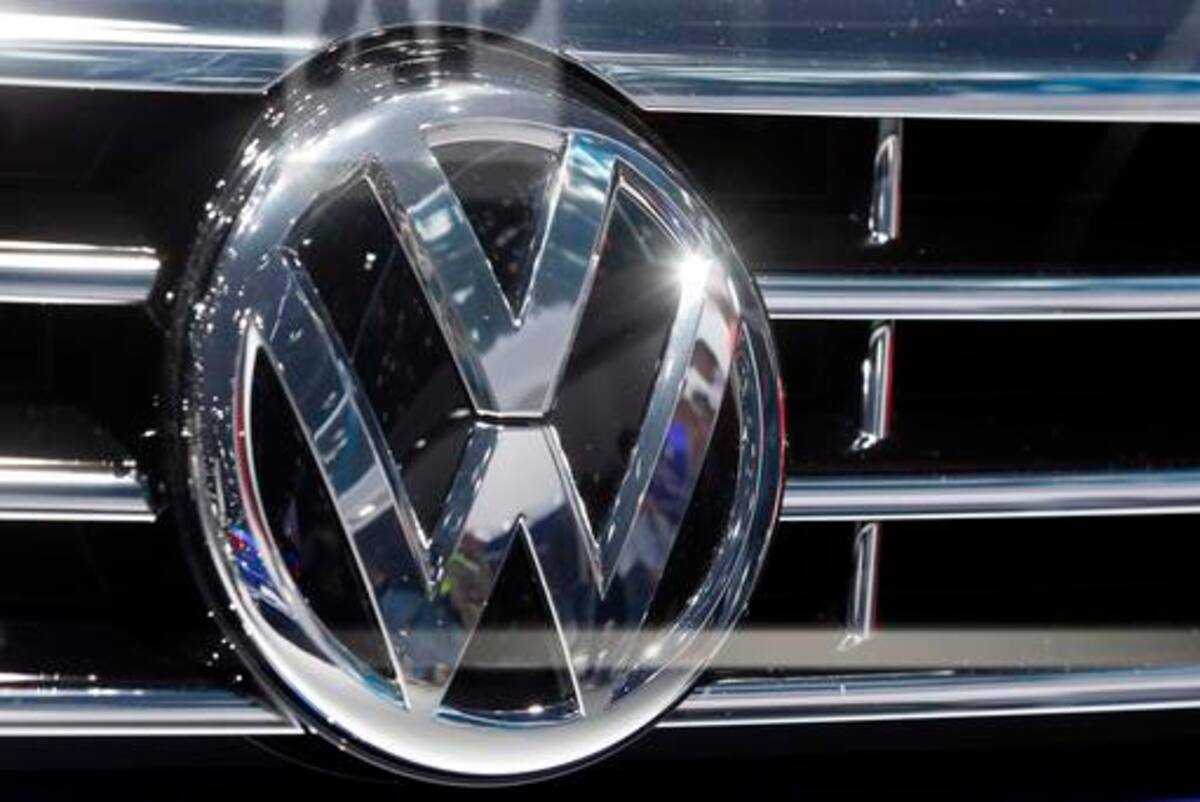 El grupo Volkswagen llamará a revisión a unos 800.000 coches en el mundo por un posible problema de pedal en vehículos Volkswagen y Porsche. AP