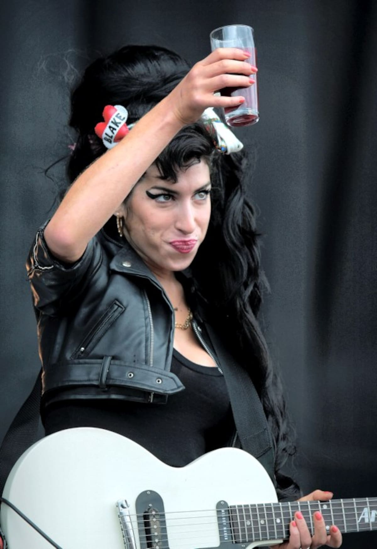 (FILES) This file picture taken on July 11, 2008 shows British singer Amy Winehouse performing on the third day of the "T in the Park" music festival near Kinross. Troubled British singer Amy Winehouse on Sunday June 19, 2011 cancelled her appearances at festivals in Turkey and Greece after she was jeered at a show in Serbia when it appeared that she was too drunk to perform. The soul-diva pulled out of the shows, which take place later this week, as she "cannot perform to the best of her ability", her spokesman said.AFP PHOTO / Ed Jones / FILES