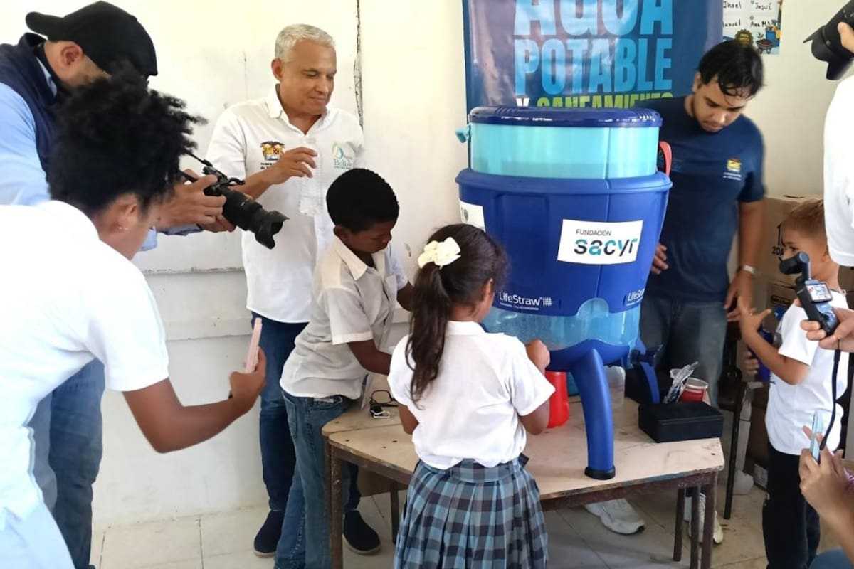 Yamil Arana entregará filtros de agua en varios colegios oficiales de Bolívar