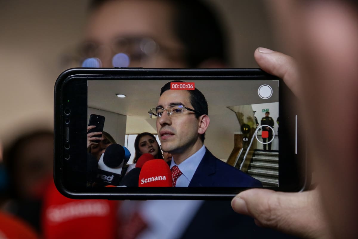 Abogado de Olmedo López alerta por posible filtración de pruebas. // Foto: Colprensa - Catalina Olaya.