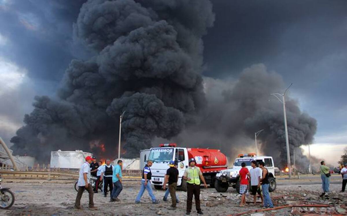 Al parecer la explosión se originó por una fuga de gas. AP