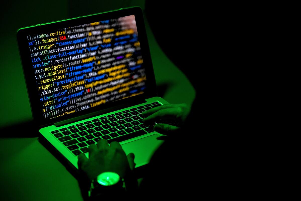 Fotografía de archivo sobre espionaje. // Foto: EFE/Sascha Steinbah