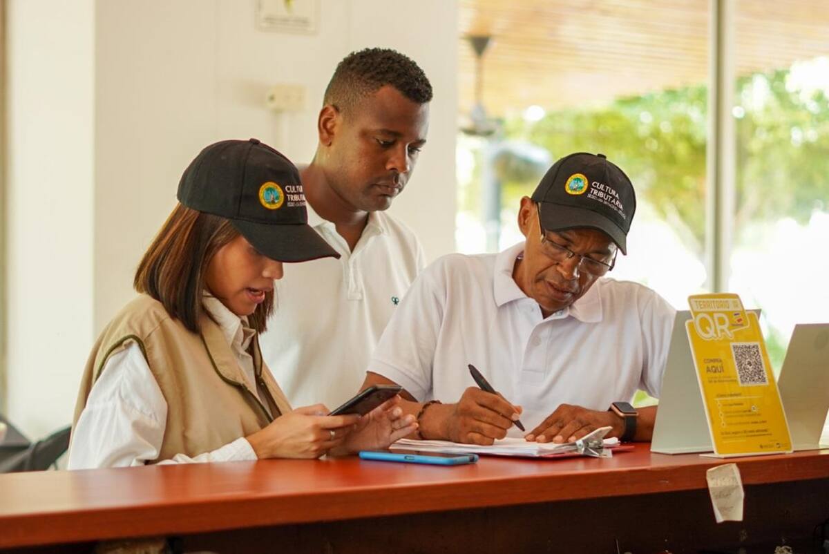 Miembros del equipo de Fiscalización de la Secretaría de Hacienda visita a comercios e industrias. //Cortesía