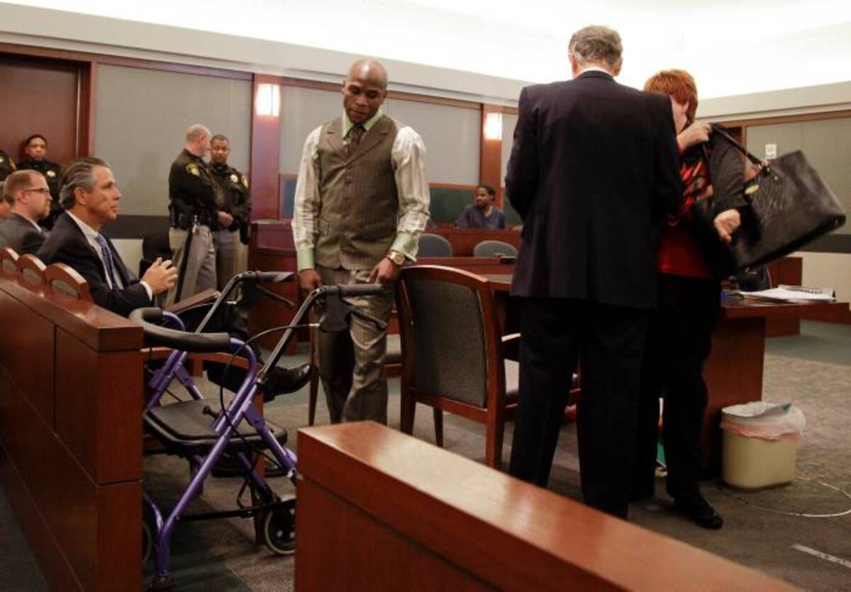 El caso se derivó de un altercado, en el que Mayweather tiró del cabello de su novia y le torció un brazo, a la vista de sus hijos en septiembre del 2010. AP Julie Jacobson