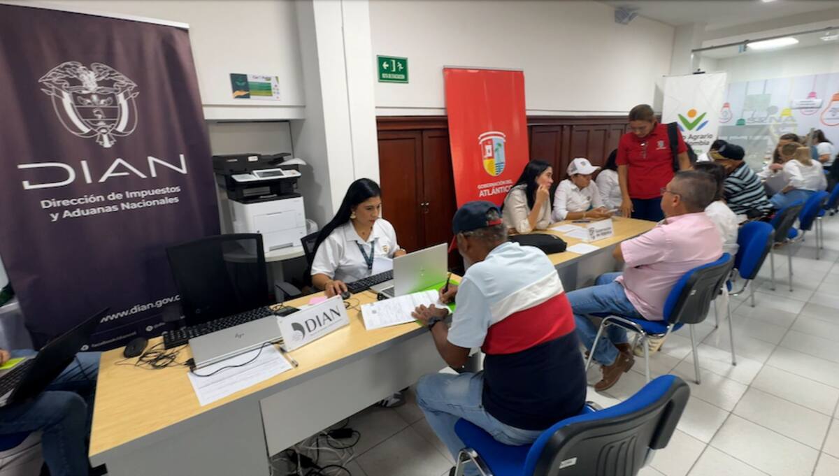 El Sena Regional Atlántico participó en la formalización de pequeños productores agropecuarios de 23 asociaciones campesinas del Departamento.//Cortesía.