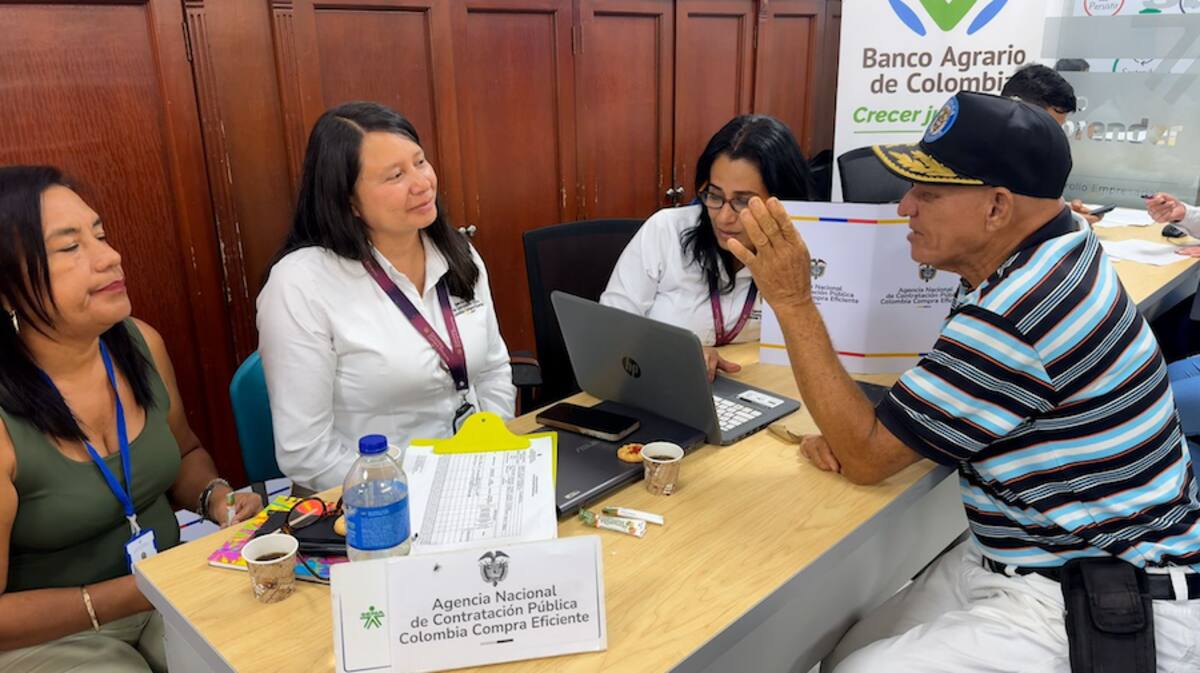 La Dirección de Colombia Compra Eficiente estuvo presente en la formalización de pequeños productores agropecuarios de 23 asociaciones campesinas del Departamento.//Cortesía.