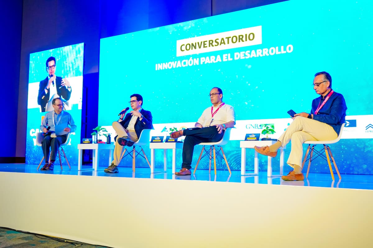 Foro Semana por Colombia en Cartagena. Conversatorio: Innovación y desarrollo. // Foto; Luis Herrán.