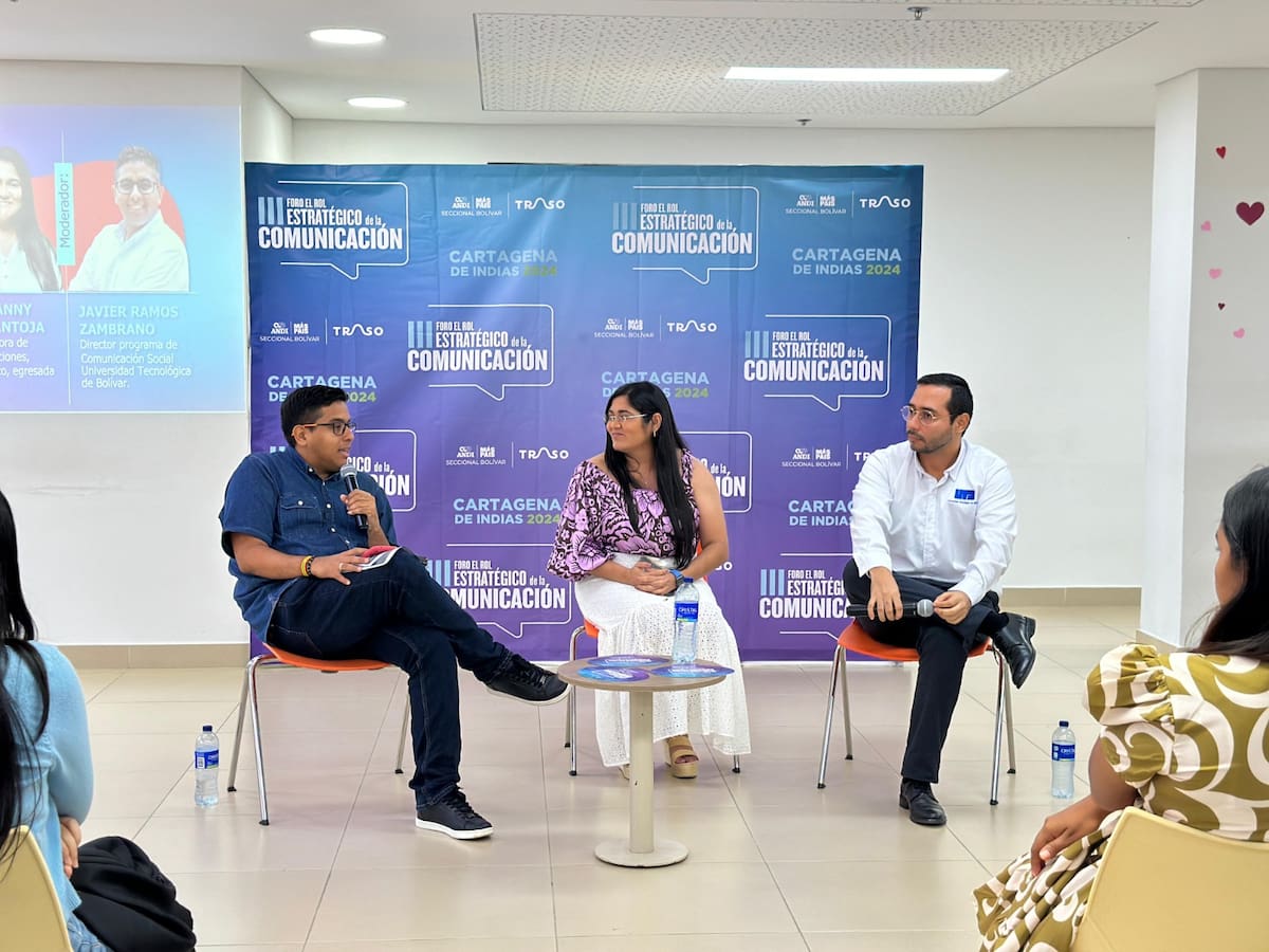 Javier Ramos Zambrano, Stephanny Rúa y Jairo Cárdenas, participantes del foro. // Foto: cortesía
