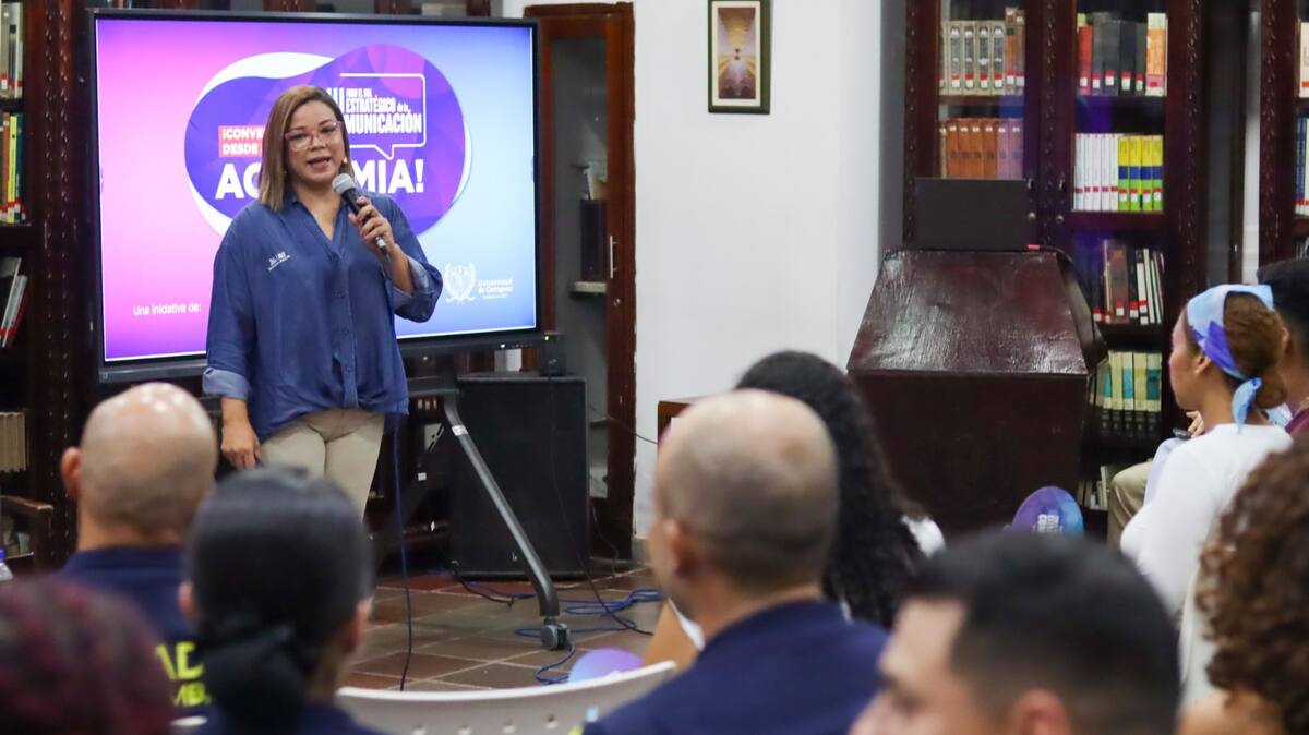 La comunicadora Jackeline Pájaro durante el foro en universidades sobre el Impacto de la Comunicación Estratégica. // Cortesía.