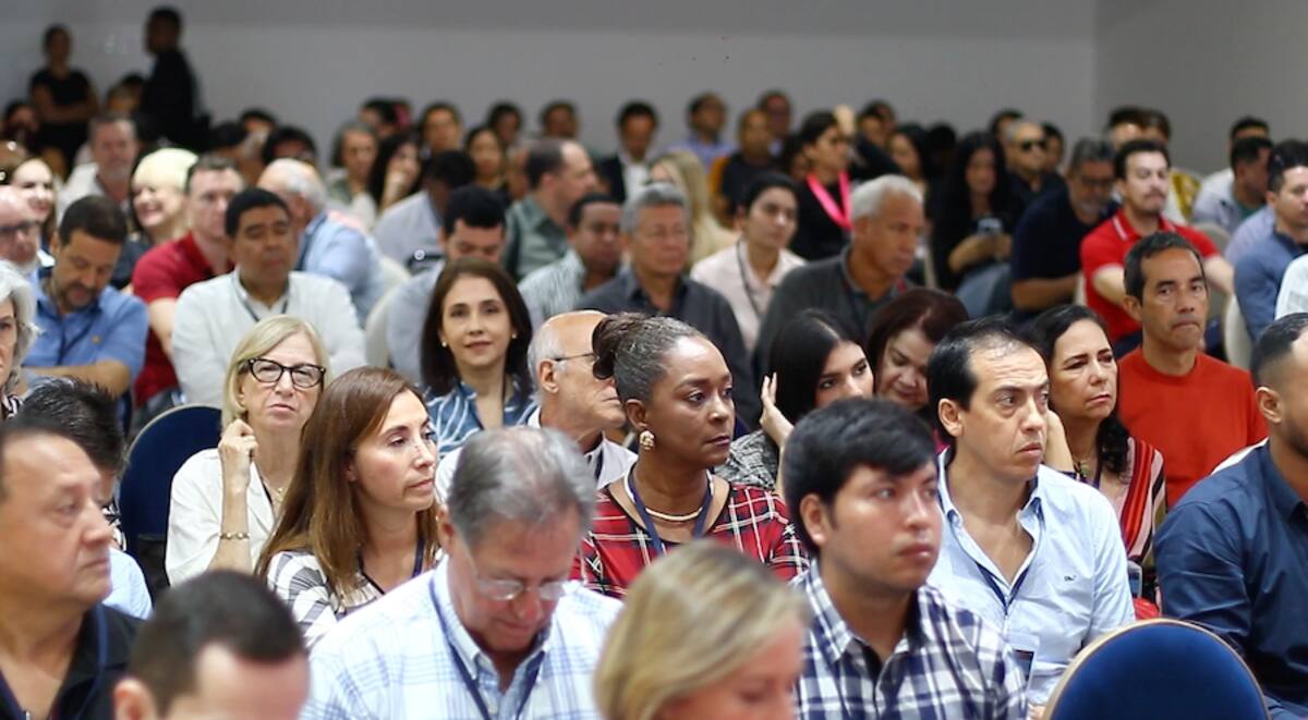 Gran cantidad de publico asistir al foro organizado en Barranquilla por el embajador de Italia en Colombia, Giancarlo María Curcio..//Cortesía.