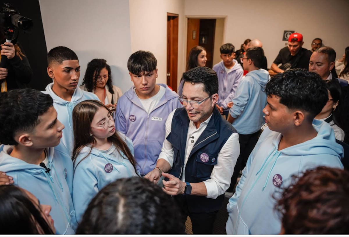 En el foro convocado por la coalición Niñez Ya y World Visión Colombia Carlos Caicedo se comprometió a impulsar la cobertura universal con calidad para todos los niños, niñas y adolescentes, desde la educación preescolar, primaria, básica, media y la universidad.// Cortesía R. Rodríguez.
