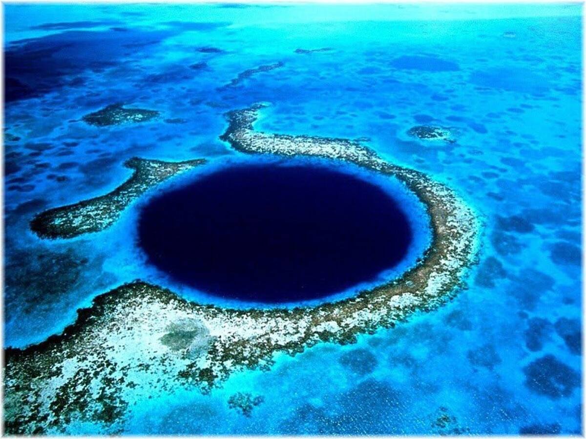 La Fosa de las Marianas, ubicada en el océano Pacífico occidental, es el punto más profundo conocido del planeta, alcanzando más de 11,000 metros de profundidad // ingeoexpert.