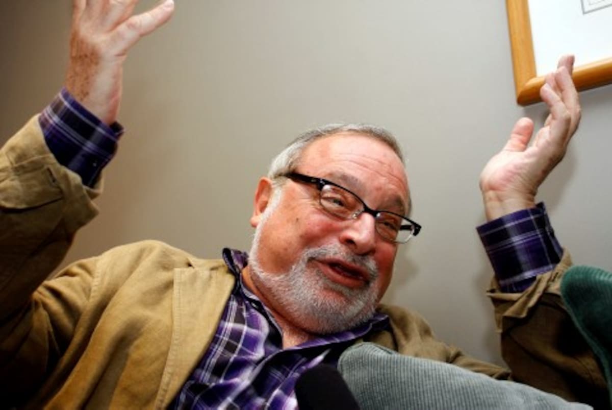 El escritor español, Fernando Savater, fue galardonado con el Premio Planeta de España 2008 por su novela La Hermandad de la Buena Suerte.