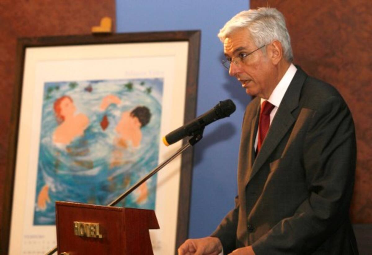 El presidente de Propal, Alfonso Ocampo Gaviria, durante el lanzamiento del calendario de la compañía, que en esta oportunidad será ilustrado por reproducciones de obras elaboradas por artistas colombianos.